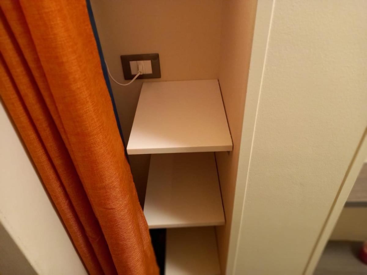 Room In Historical City Centre With Private Bathroom Catania Exterior photo