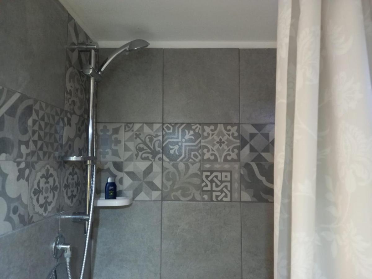 Room In Historical City Centre With Private Bathroom Catania Exterior photo