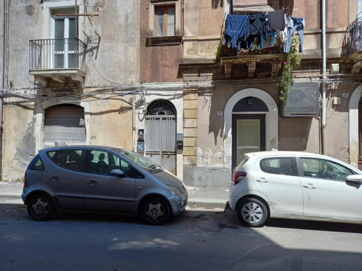 Room In Historical City Centre With Private Bathroom Catania Exterior photo