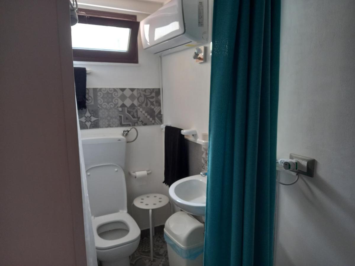 Room In Historical City Centre With Private Bathroom Catania Exterior photo