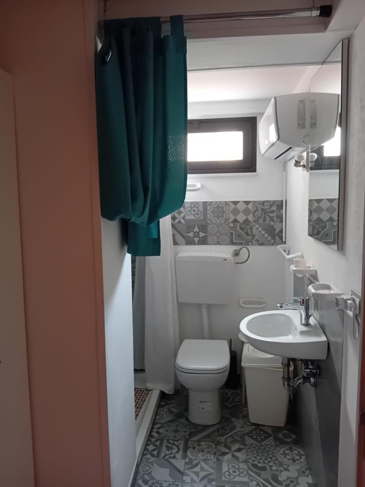 Room In Historical City Centre With Private Bathroom Catania Exterior photo
